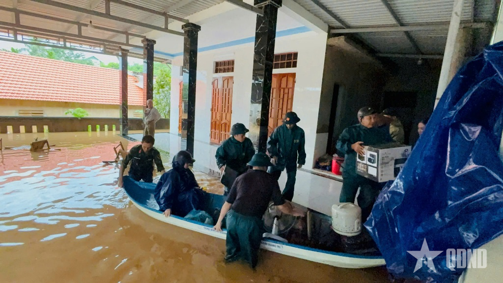 Quảng Trị: Ngập lụt tại nhiều khu dân cư, gần 1.500 cán bộ, chiến sĩ ứng phó mưa lũ
